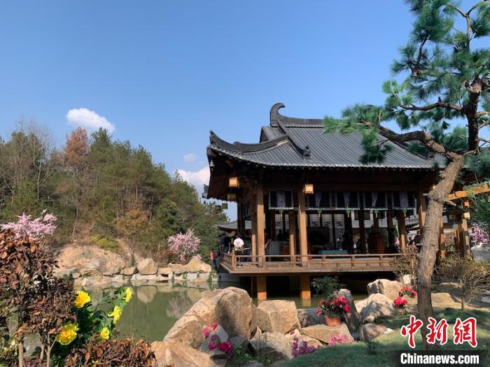 横店影视拍摄基地内精美的布景 奚金燕 摄 横店影视拍摄基地内精美的布景 奚金燕 摄
