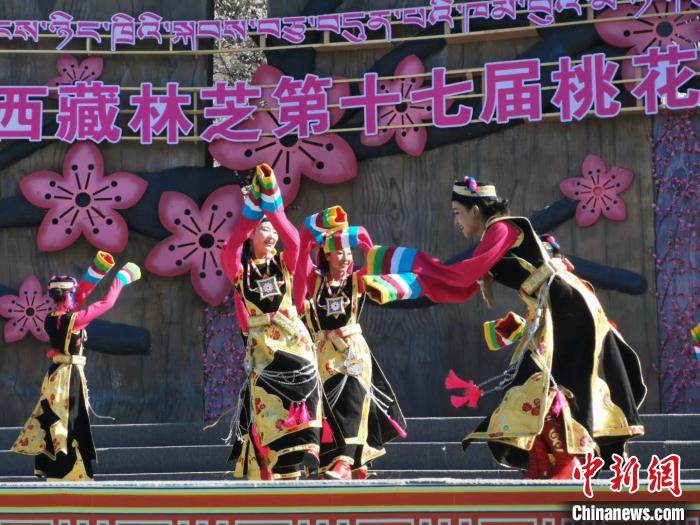 图为林芝桃花节开幕场景,2019年3月29日,林芝第十七届桃花旅游文化节在巴宜区开幕(资料图)。 张伟 摄 图为林芝桃花节开幕场景,2019年3月29日,林芝第十七届桃花旅游文化节在巴宜区开幕(资料图)。 张伟 摄