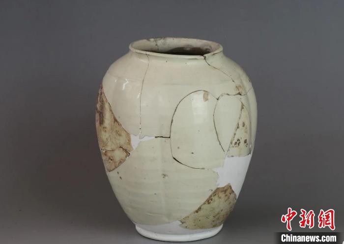 白釉瓜棱罐。山西省考古研究所提供